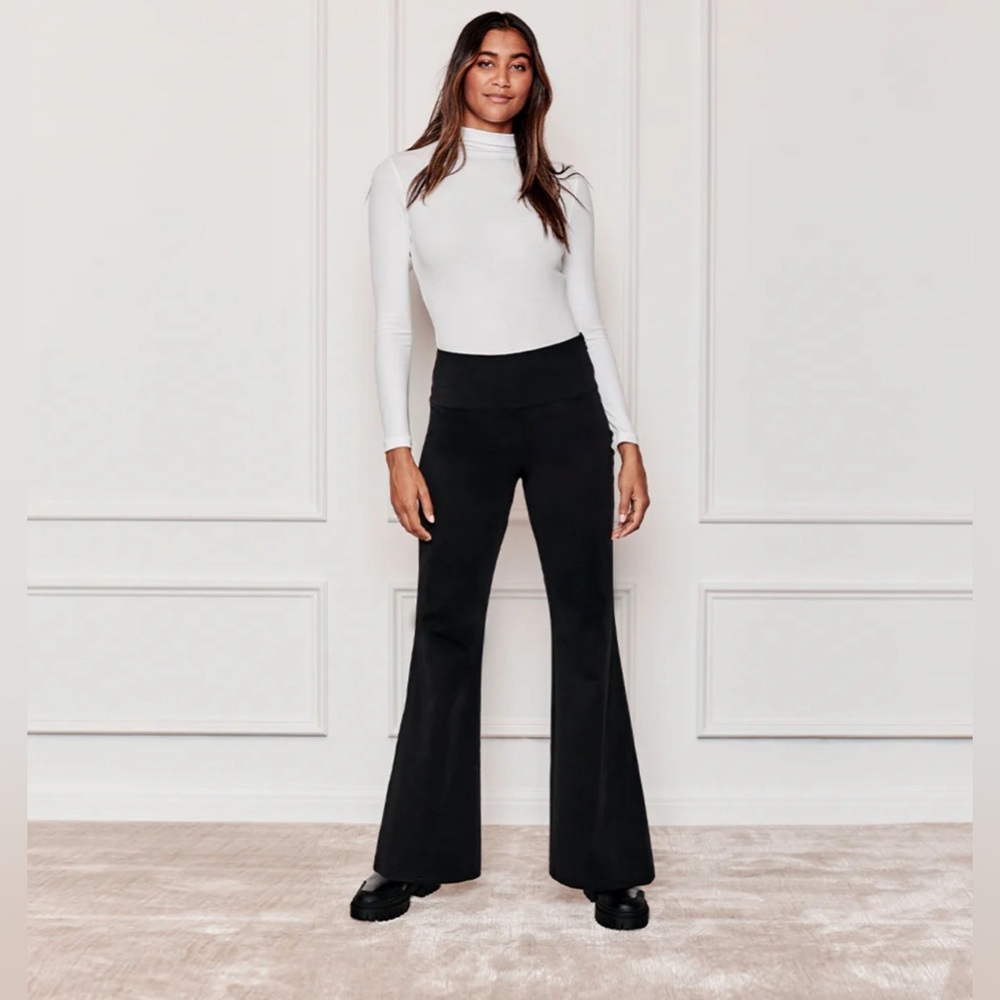NWT Summersalt The Everyday High-Waist Flare Pant in Sea Urchin Black.